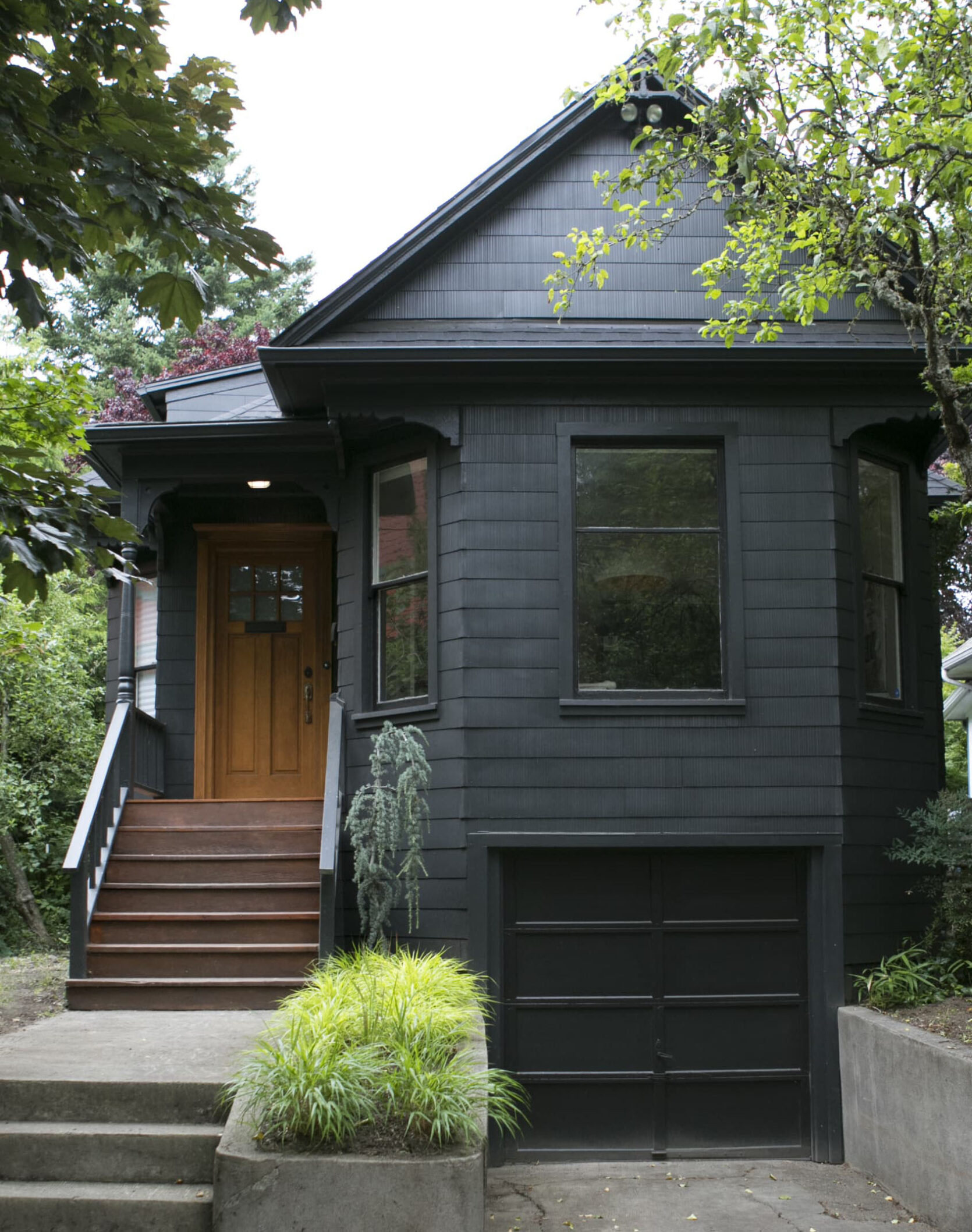 How To Choose An Exterior Paint Color + Our Favorite Shades And Combos
